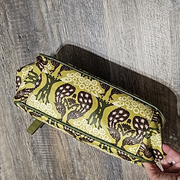 Vintage Cake Petunia Pickle Bottom Diaper Bag